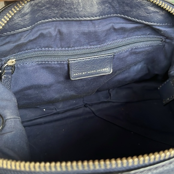 Marc by Marc Jacob’s New Q Legend Satchel bag in Navy with Silver metalware - Picture 11 of 16